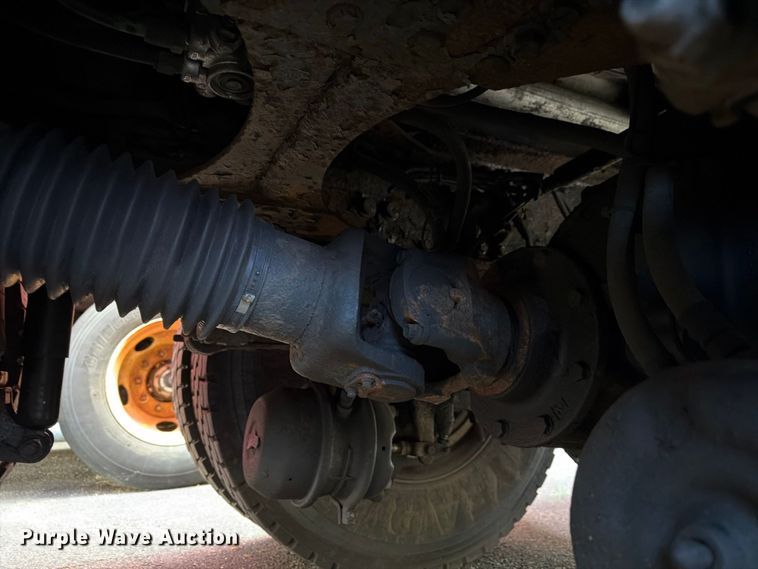 image for item FG3020 2003 Volvo VHD fuel truck
