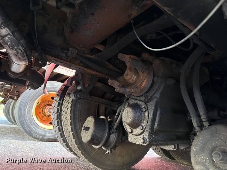 image for item FG3020 2003 Volvo VHD fuel truck