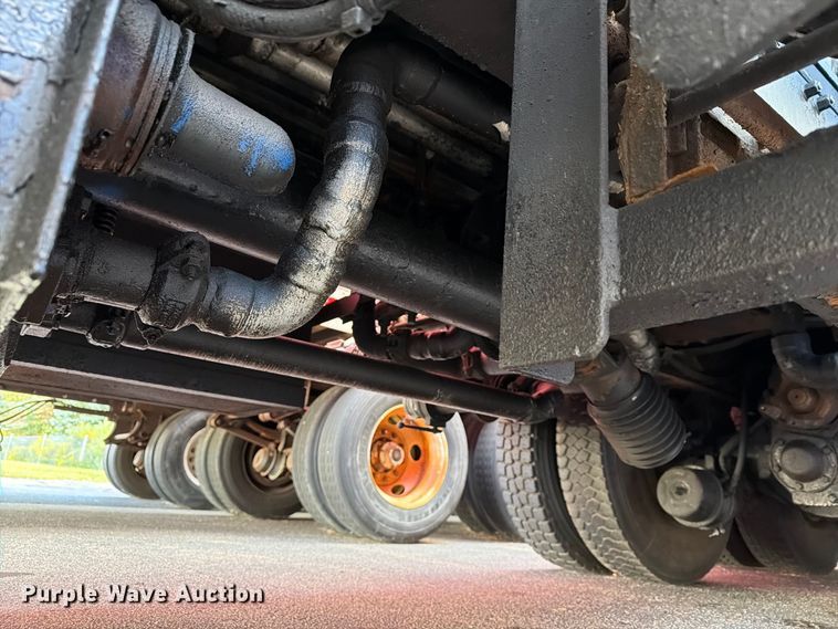 image for item FG3020 2003 Volvo VHD fuel truck