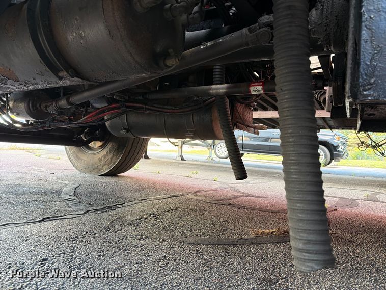 image for item FG3020 2003 Volvo VHD fuel truck
