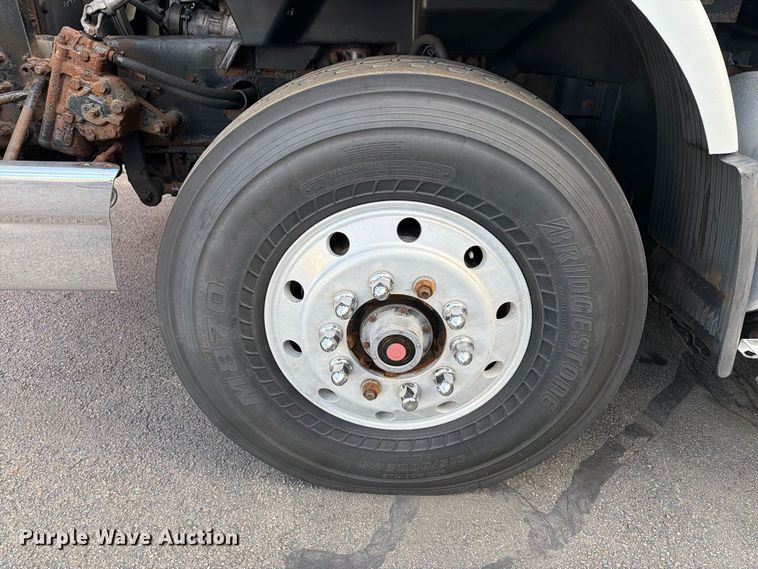image for item FG3020 2003 Volvo VHD fuel truck