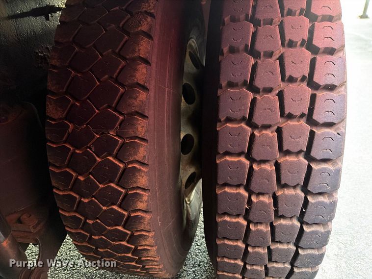 image for item FG3020 2003 Volvo VHD fuel truck