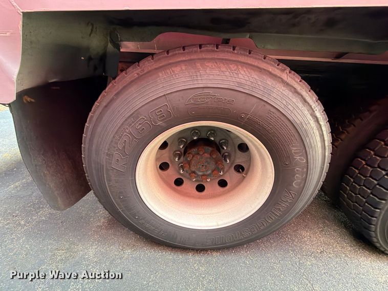 image for item FG3020 2003 Volvo VHD fuel truck