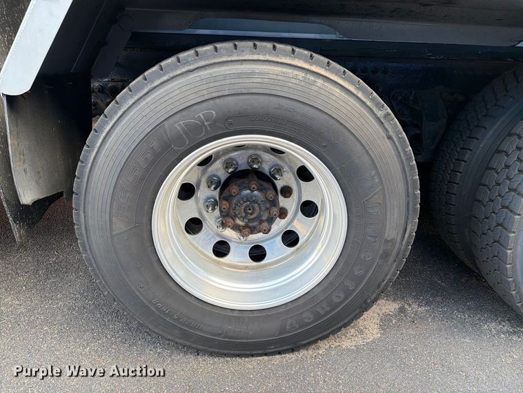 image for item FG3020 2003 Volvo VHD fuel truck