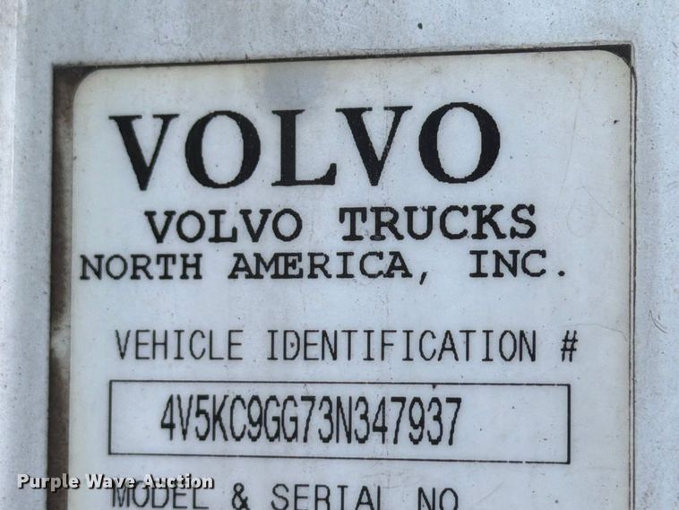 image for item FG3020 2003 Volvo VHD fuel truck