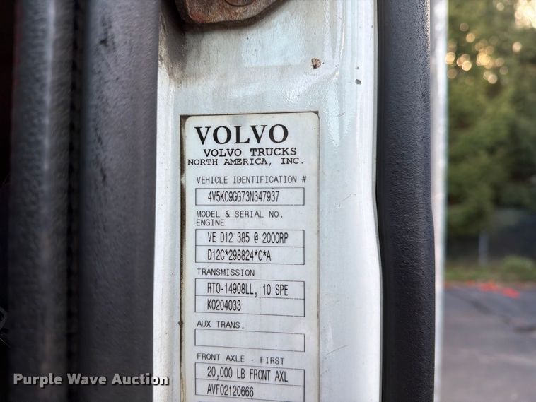image for item FG3020 2003 Volvo VHD fuel truck