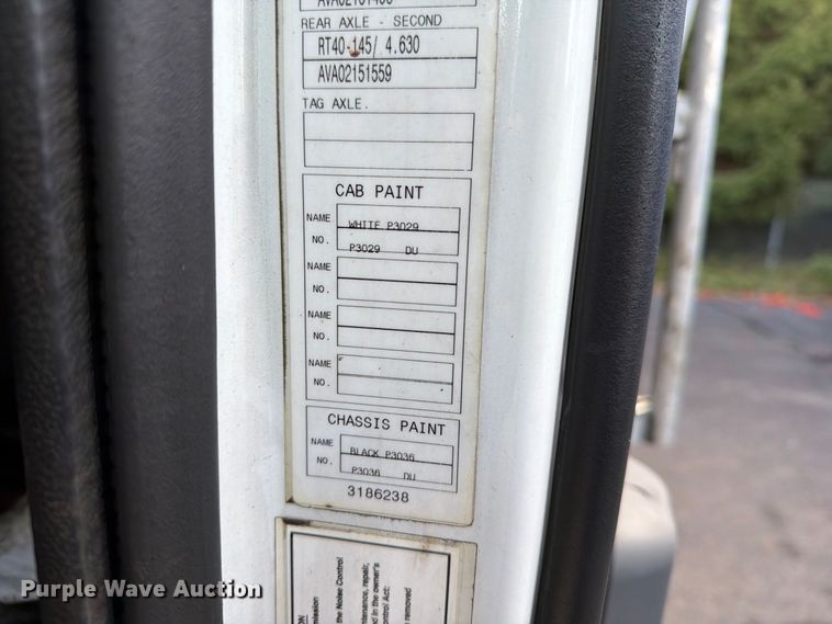 image for item FG3020 2003 Volvo VHD fuel truck