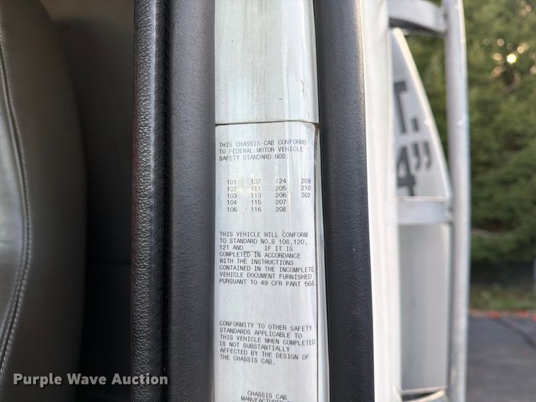 image for item FG3020 2003 Volvo VHD fuel truck