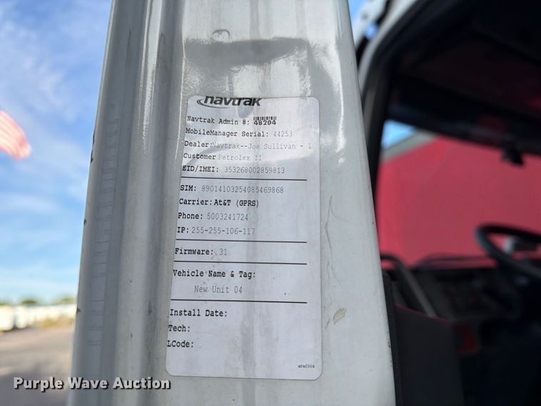 image for item FG3020 2003 Volvo VHD fuel truck