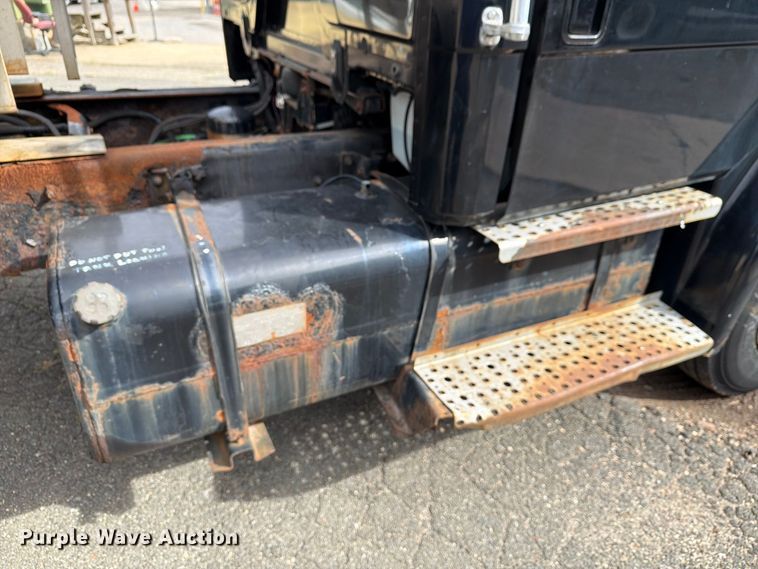image for item FG3021 2002 Freightliner FL70 dump truck