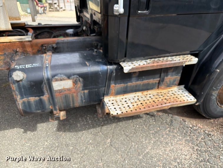 image for item FG3021 2002 Freightliner FL70 dump truck