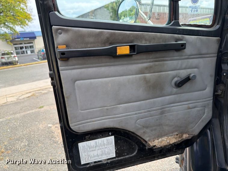 image for item FG3021 2002 Freightliner FL70 dump truck
