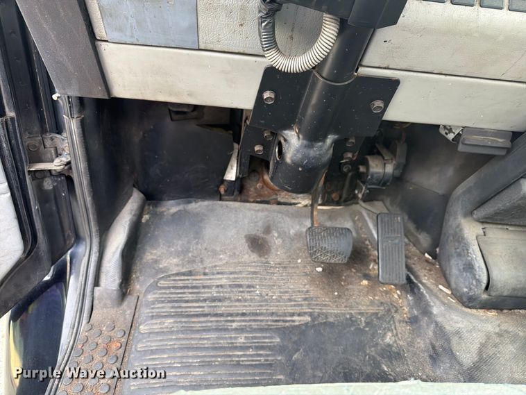 image for item FG3021 2002 Freightliner FL70 dump truck