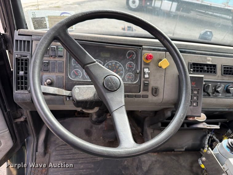 image for item FG3021 2002 Freightliner FL70 dump truck
