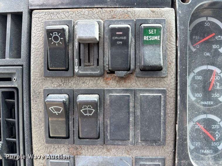 image for item FG3021 2002 Freightliner FL70 dump truck