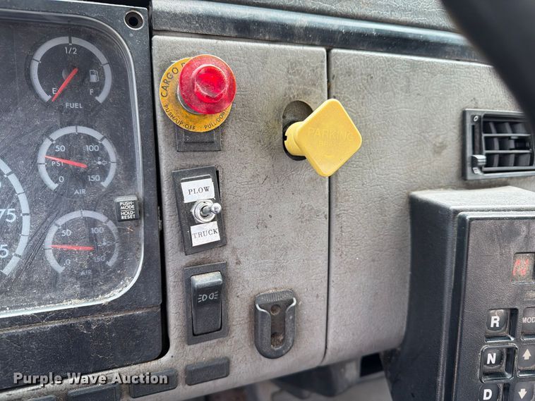 image for item FG3021 2002 Freightliner FL70 dump truck