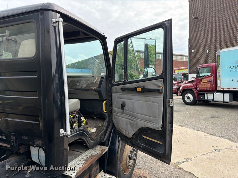 image for item FG3021 2002 Freightliner FL70 dump truck
