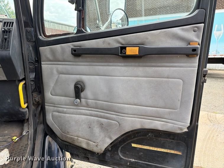 image for item FG3021 2002 Freightliner FL70 dump truck