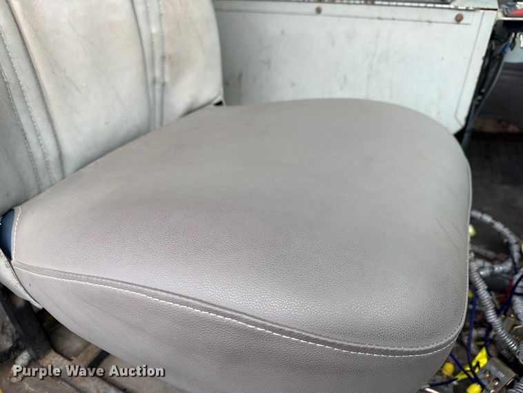 image for item FG3021 2002 Freightliner FL70 dump truck