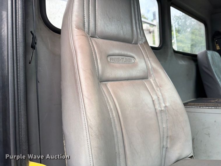 image for item FG3021 2002 Freightliner FL70 dump truck