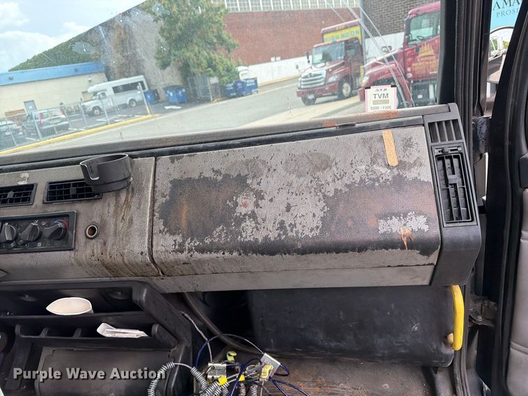 image for item FG3021 2002 Freightliner FL70 dump truck