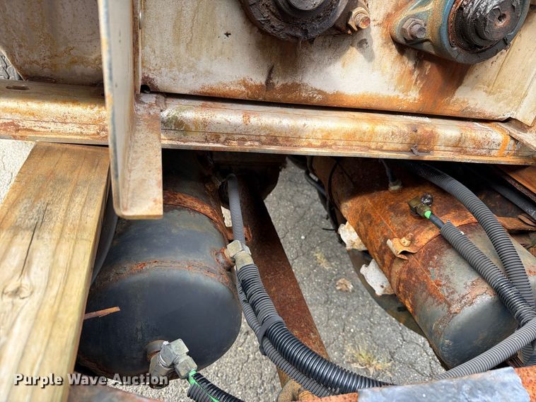 image for item FG3021 2002 Freightliner FL70 dump truck