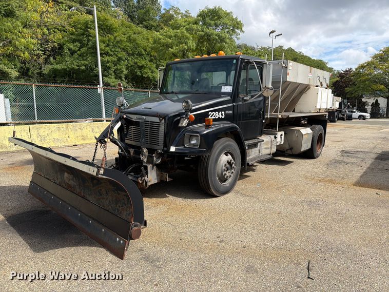 2002 Freightliner FL70 dump truck