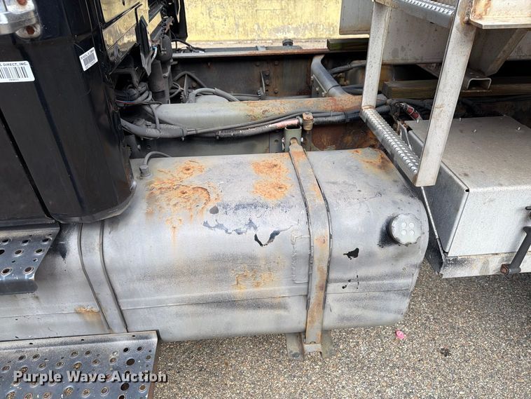 image for item FG3022 2002 Freightliner FL70 dump truck