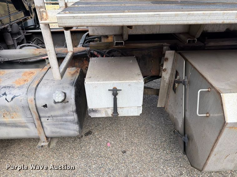 image for item FG3022 2002 Freightliner FL70 dump truck