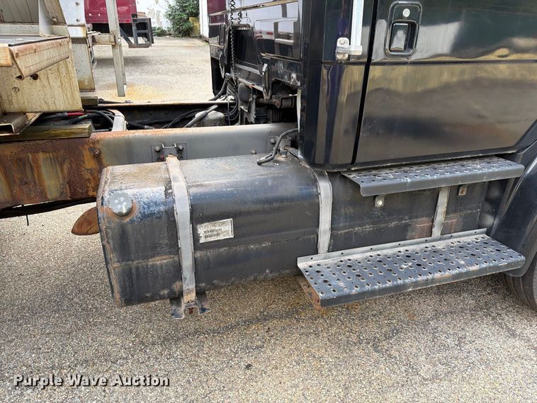 image for item FG3022 2002 Freightliner FL70 dump truck