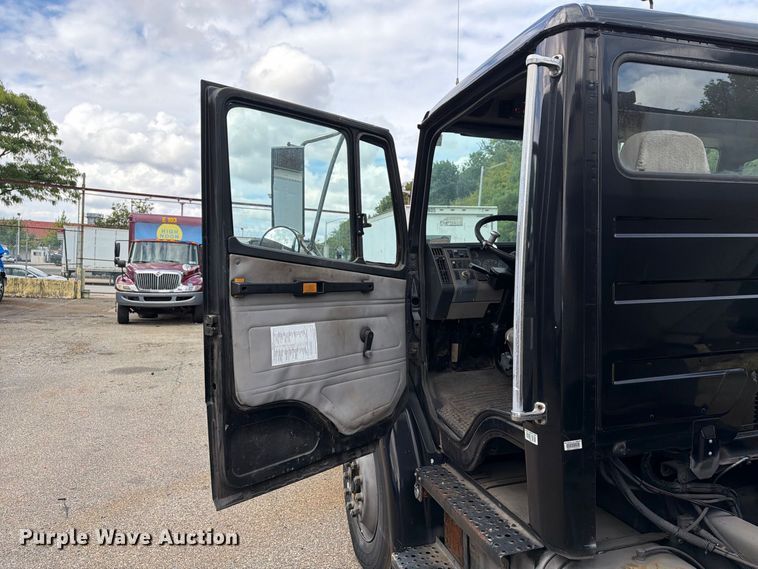 image for item FG3022 2002 Freightliner FL70 dump truck
