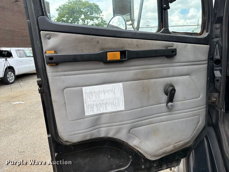 image for item FG3022 2002 Freightliner FL70 dump truck