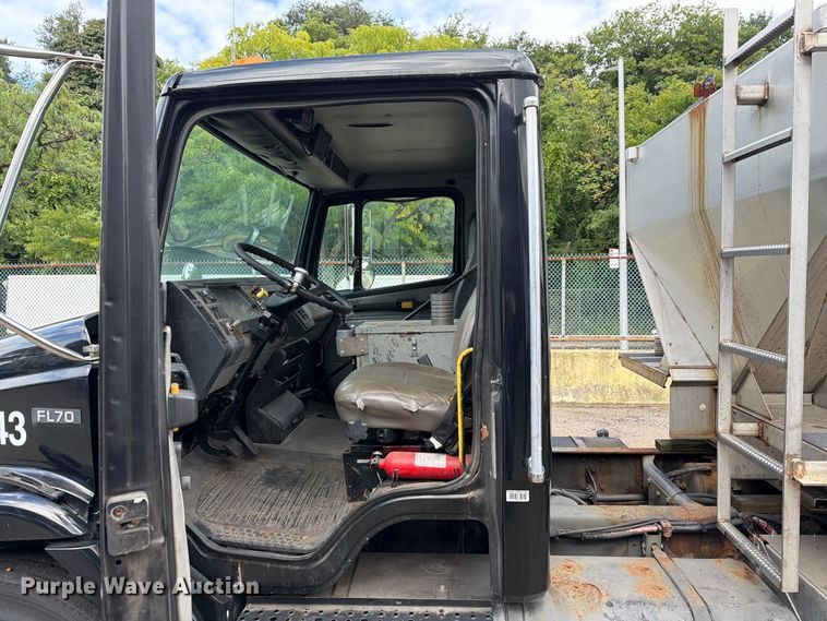 image for item FG3022 2002 Freightliner FL70 dump truck
