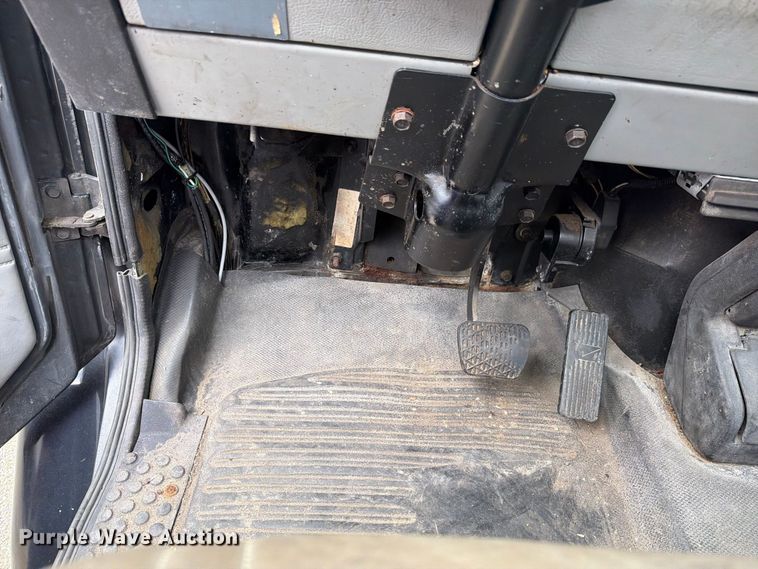 image for item FG3022 2002 Freightliner FL70 dump truck
