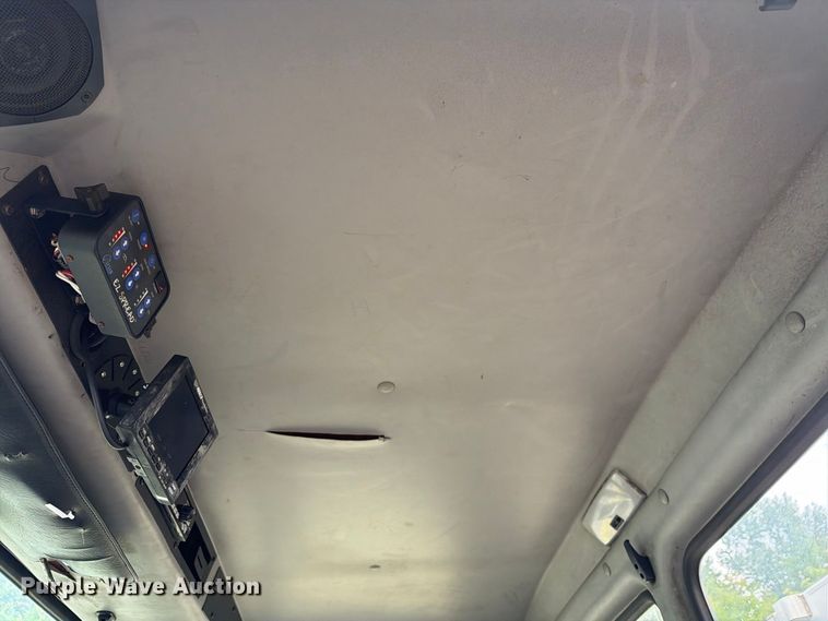 image for item FG3022 2002 Freightliner FL70 dump truck