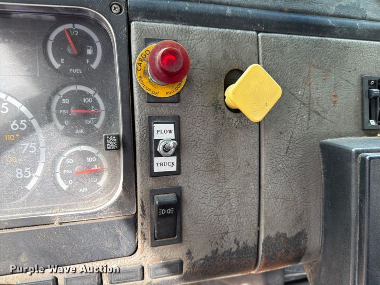 image for item FG3022 2002 Freightliner FL70 dump truck