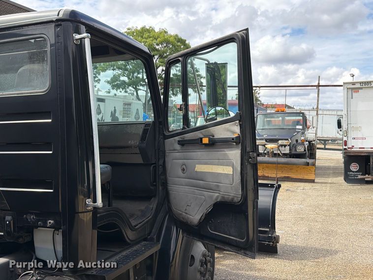 image for item FG3022 2002 Freightliner FL70 dump truck