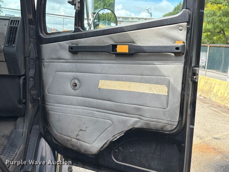 image for item FG3022 2002 Freightliner FL70 dump truck