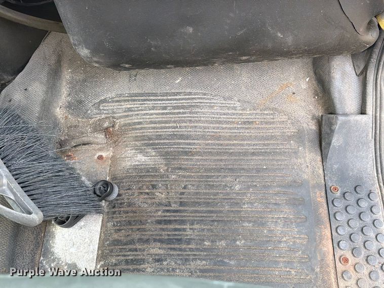 image for item FG3022 2002 Freightliner FL70 dump truck