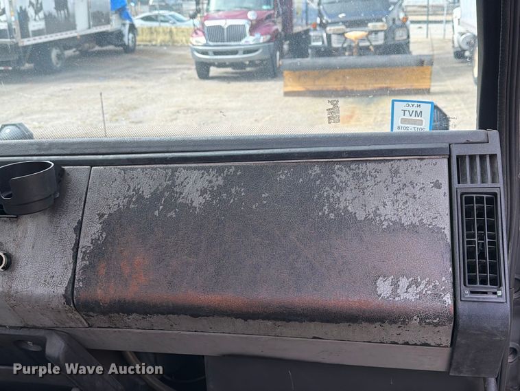 image for item FG3022 2002 Freightliner FL70 dump truck