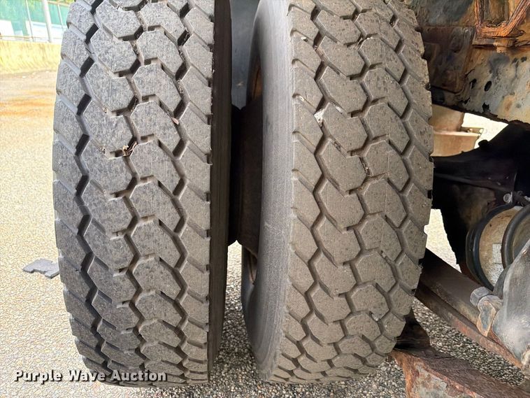 image for item FG3022 2002 Freightliner FL70 dump truck