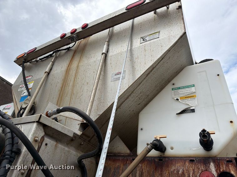 image for item FG3022 2002 Freightliner FL70 dump truck