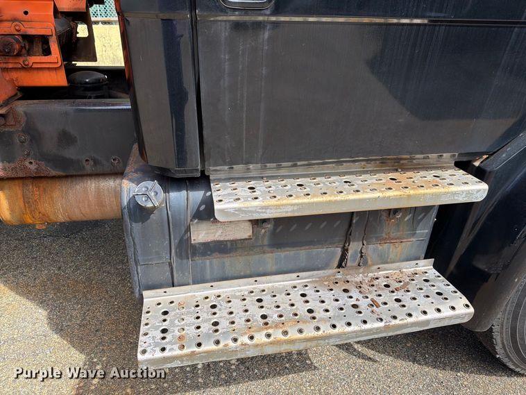 image for item FG3023 1998 Freightliner FL70 dump truck