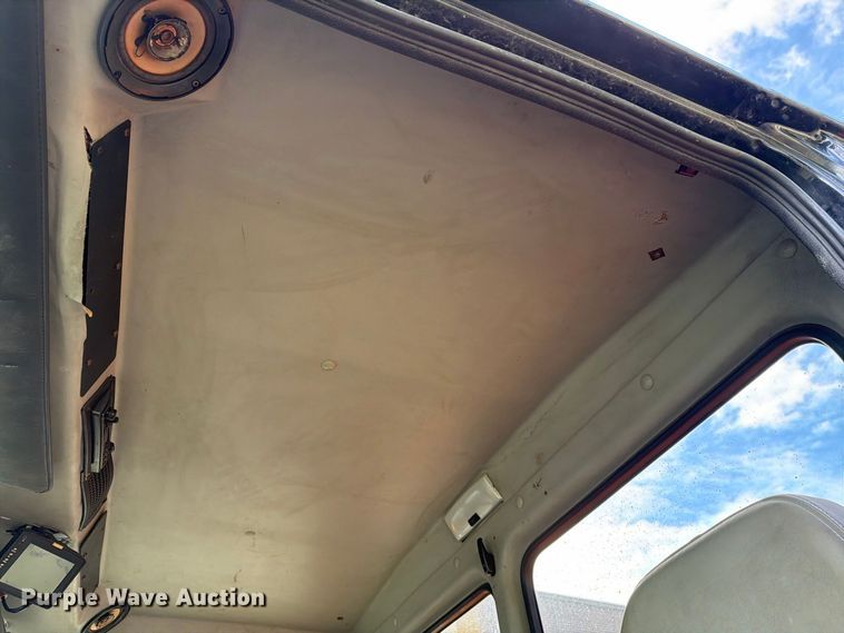 image for item FG3023 1998 Freightliner FL70 dump truck