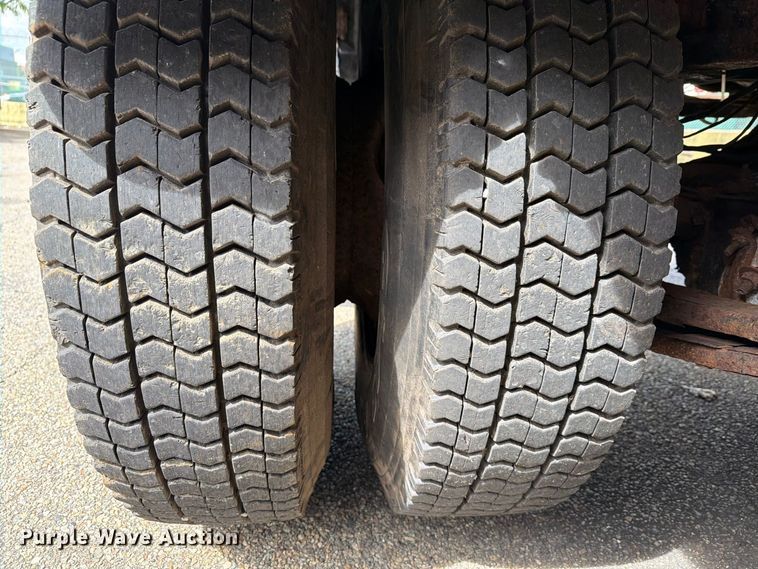 image for item FG3023 1998 Freightliner FL70 dump truck