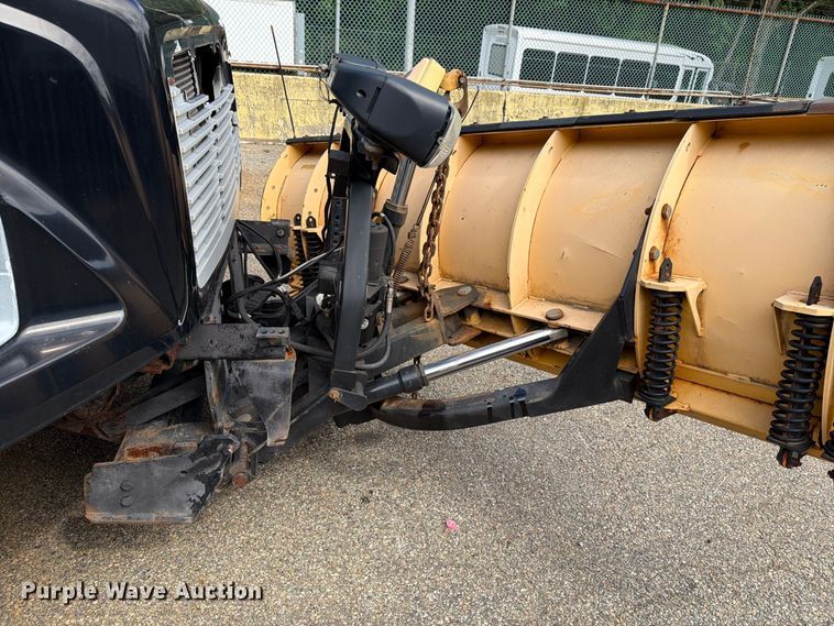 image for item FG3023 1998 Freightliner FL70 dump truck