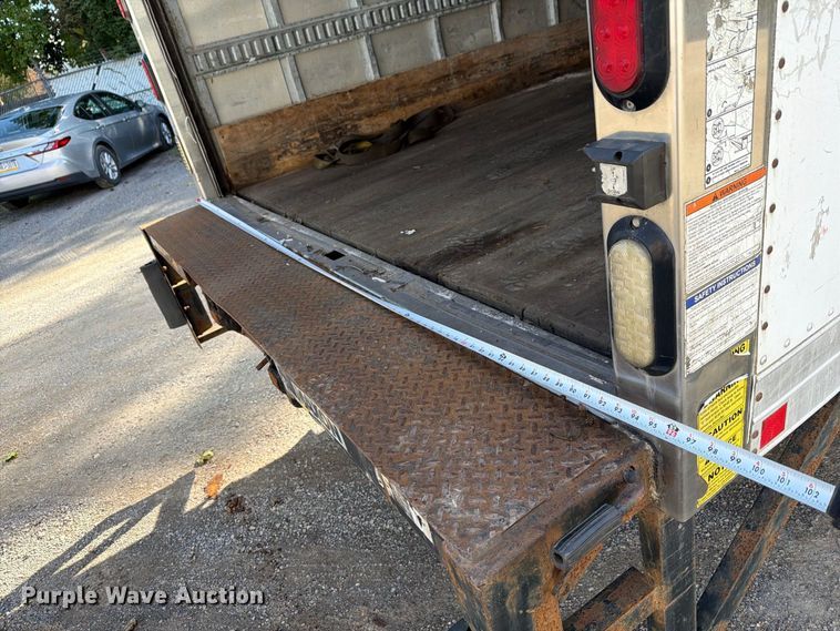 image for item FG3024 2016 Isuzu NRR box truck