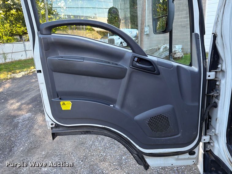 image for item FG3024 2016 Isuzu NRR box truck