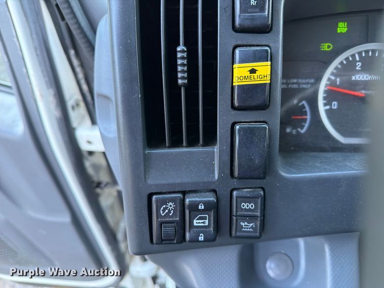 image for item FG3024 2016 Isuzu NRR box truck