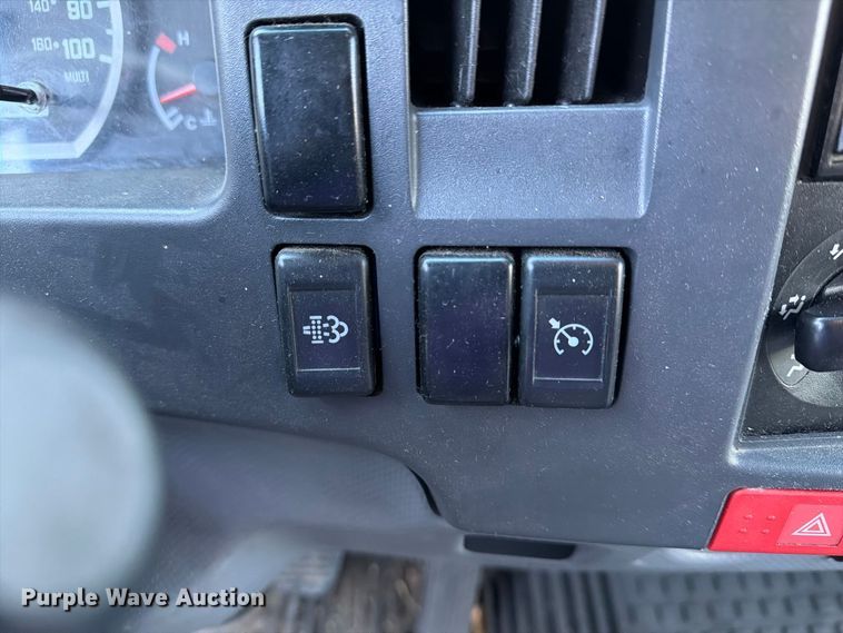 image for item FG3024 2016 Isuzu NRR box truck